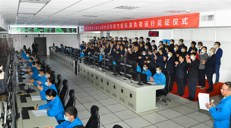 2020年11月27日国内首台F级50兆瓦重型燃气轮机在mk.com东方汽轮机有限公司实现满负荷运行。东方汽轮机供图